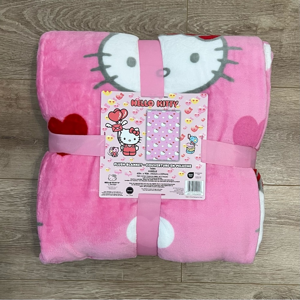 Hello kitty Valentine’s Day blanket